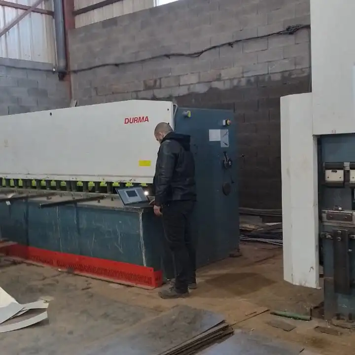 Reparamétrage presse plieuse CNC & réajustage cisaille