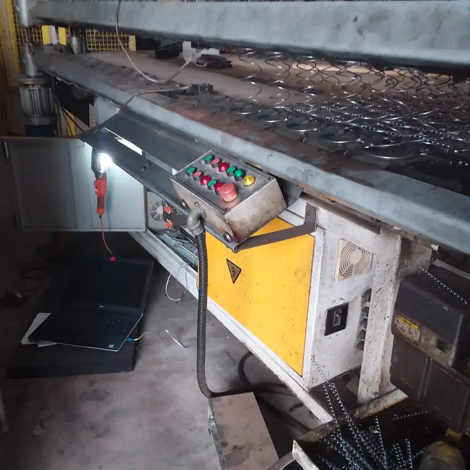 Reprogrammation d’urgence automate PLC — Machine de montage de ressorts